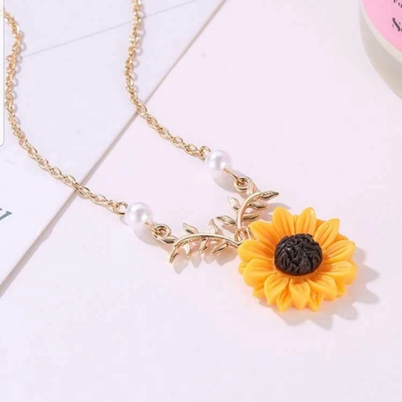 ◇Danielle◇ Sunflower Necklace - Picture 2 of 3